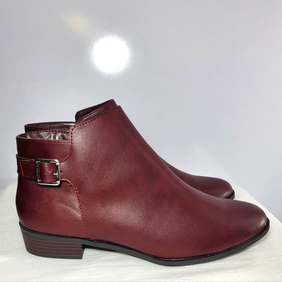 St John's Bay Women's Size 11M Wine colored ankle boots. - Picture 2 of 9